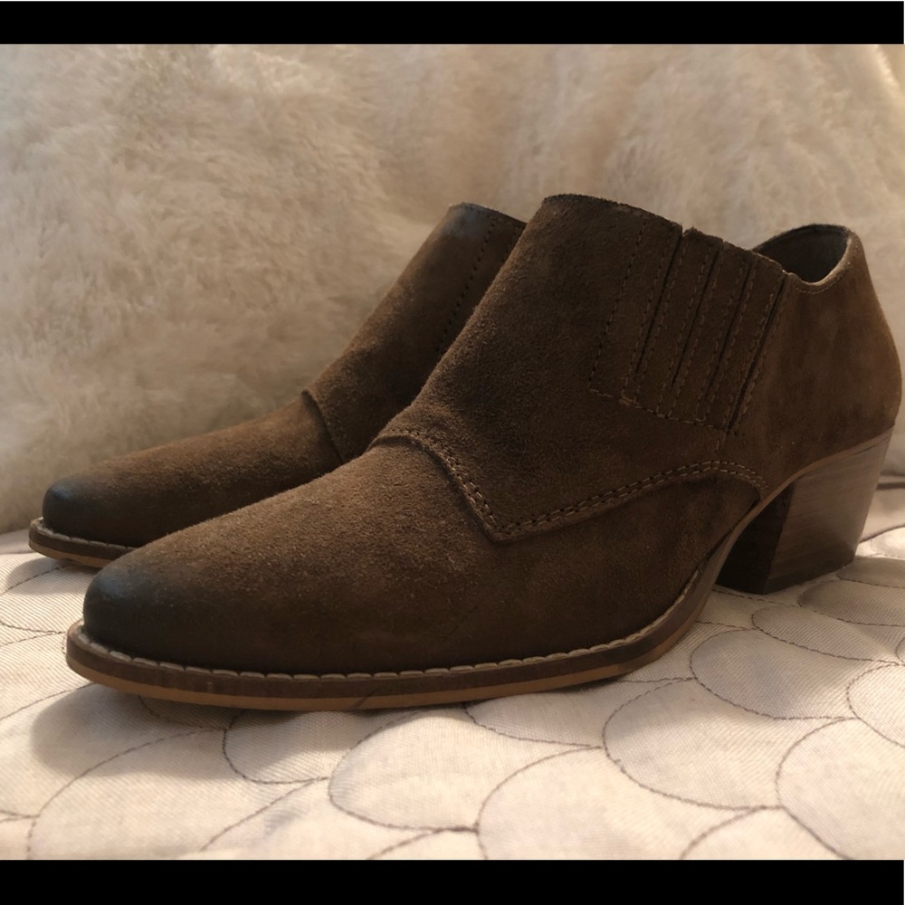 Womens Journee signature Jasmine ankle boots brown suede size 6
